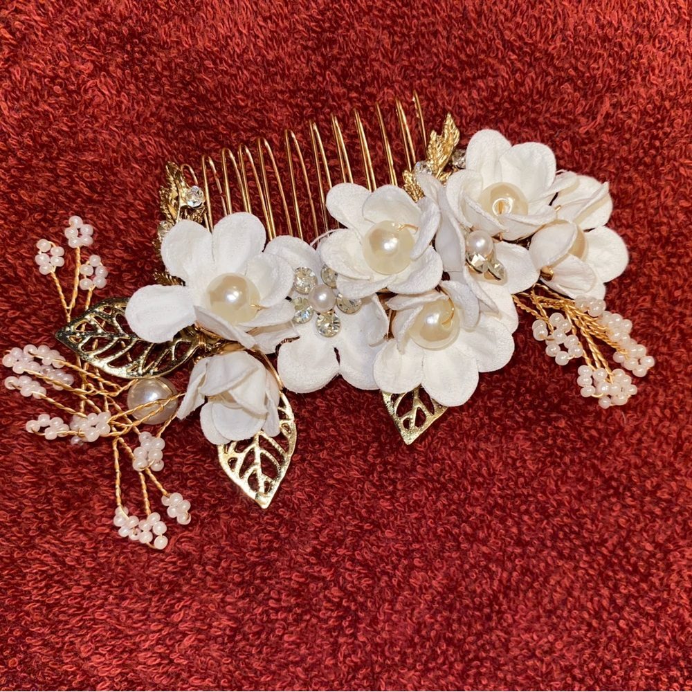 Bridal hair comb Pearl and Swavorski crystal on gold wire